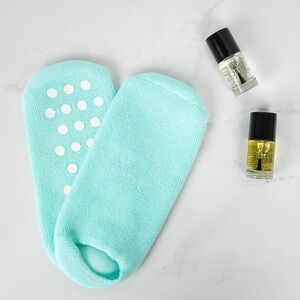 NIB 👜 Barefront Scientist moisturizing gel socks